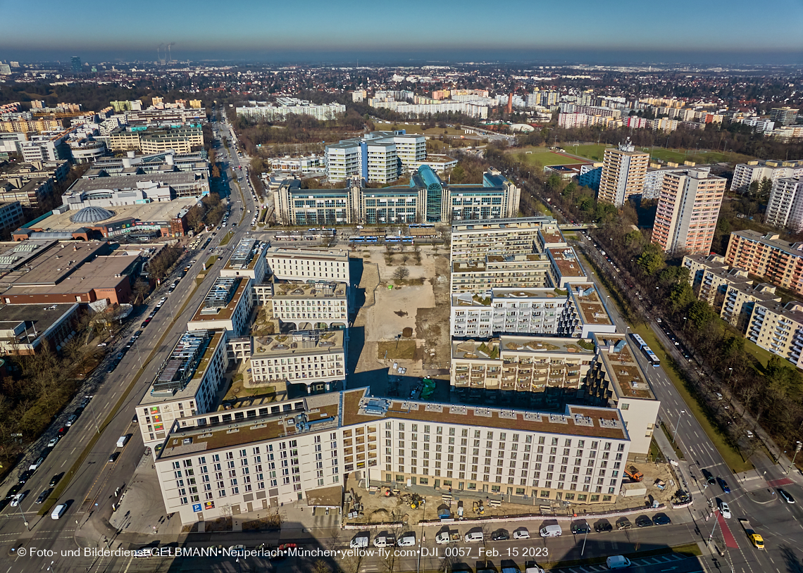 15.02.2023 - Perlach Plaza - Rentenversicherung - SHAERE - Allianz in Neuperlach